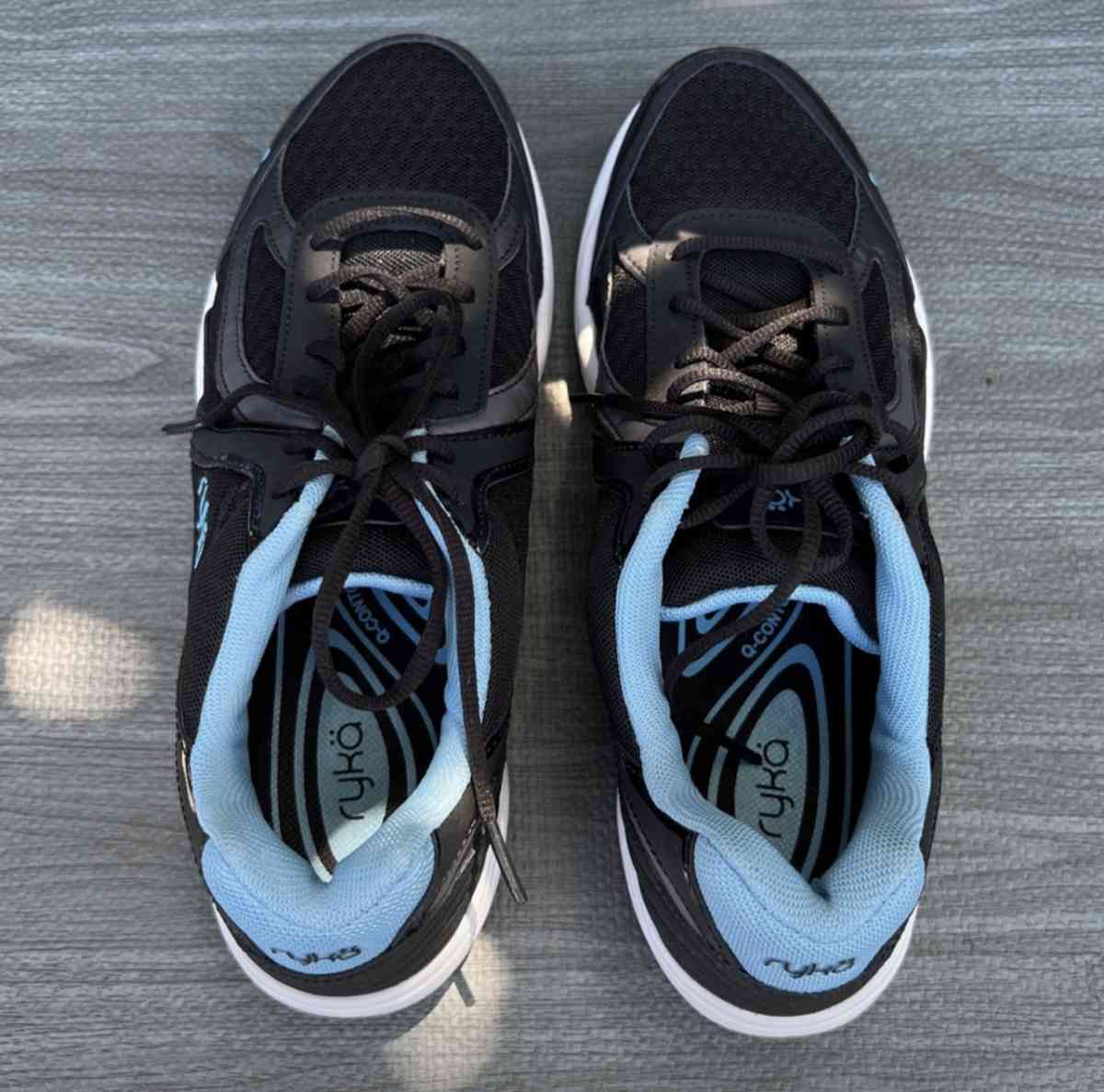 womens size 10 - Huntington Park, California - FleaMarketBay