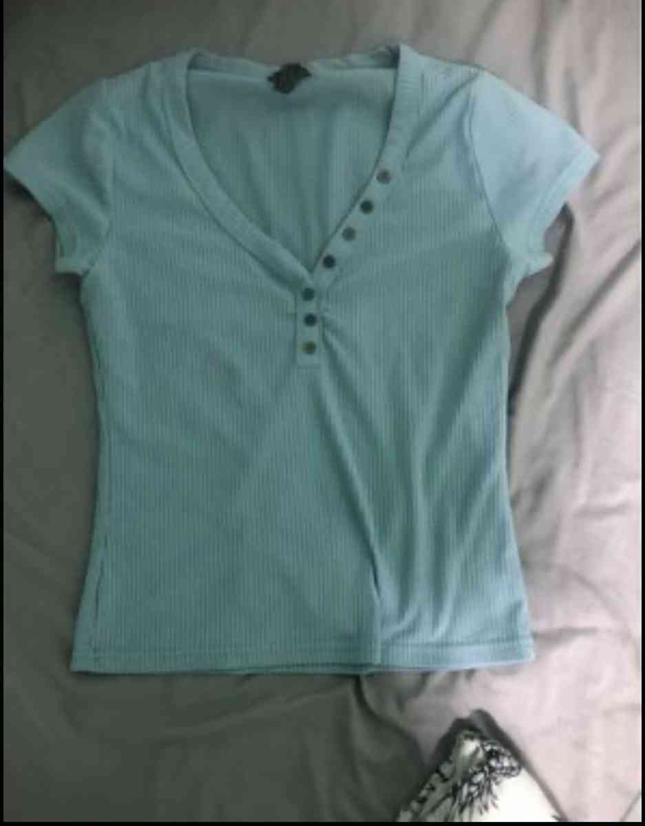 crop tops - Phelan, California - FleaMarketBay