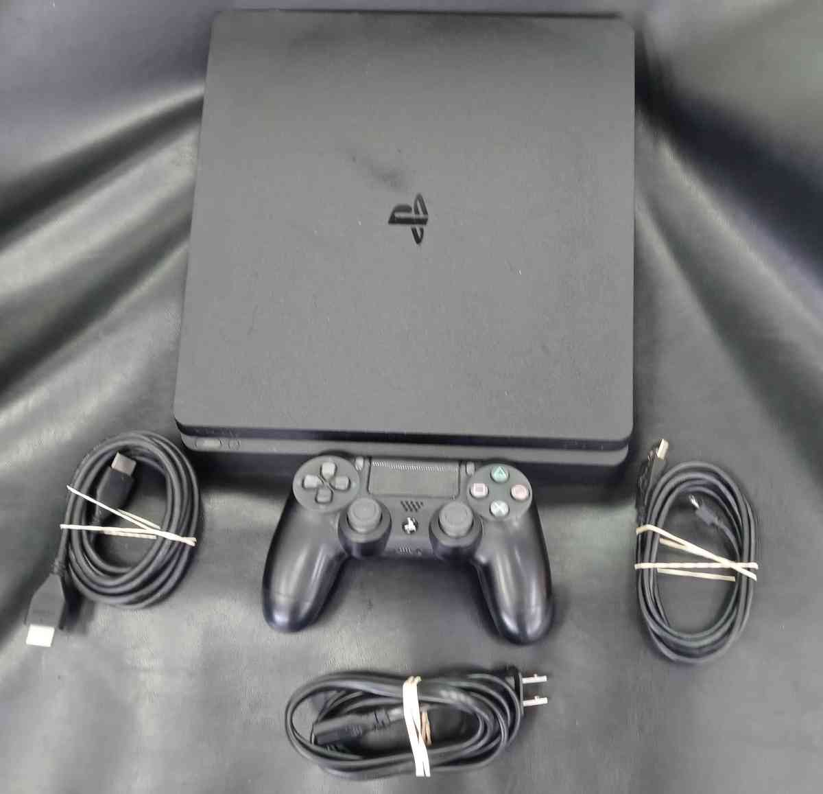 Playstation 4 slim 500GB console
