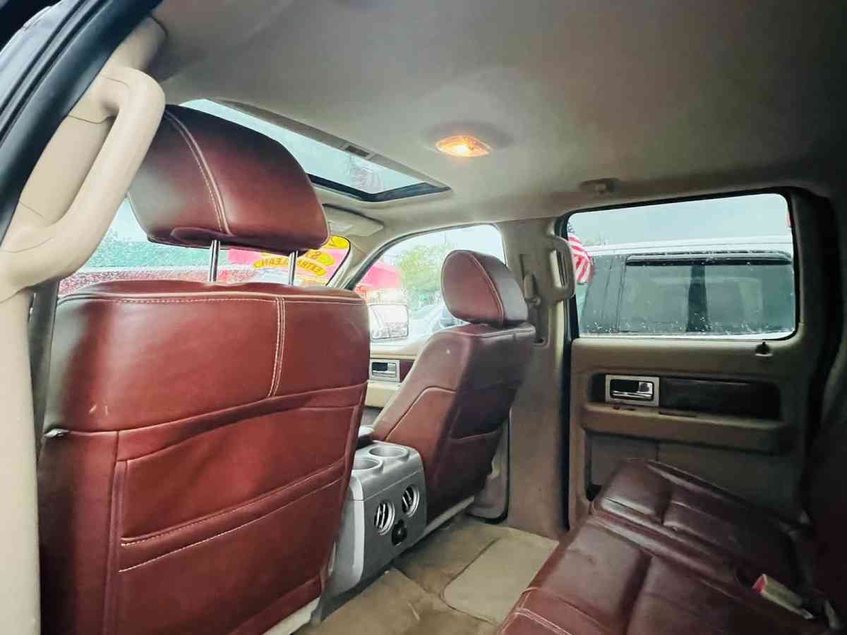 2010 Ford F150 King Ranch 4x4 180k millas 2000 Down - Bellville, Texas - FleaMarketBay