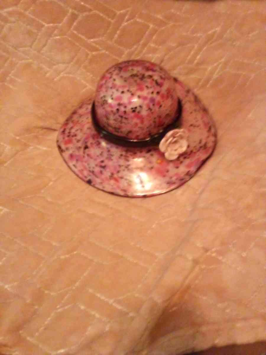 A woman flower pink bowl hat it real nice - Stonewall, Louisiana - FleaMarketBay
