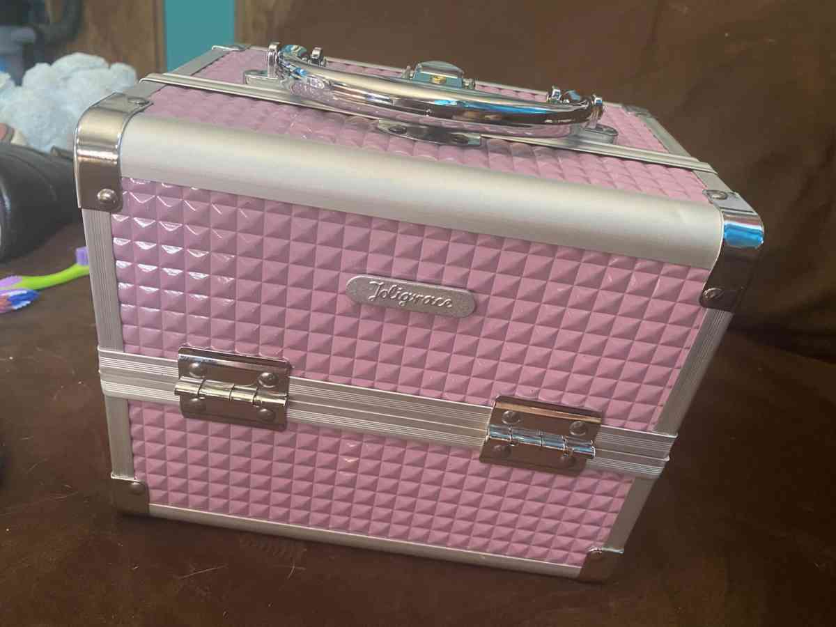 Makeup box  Jewelry Box Earrings - Corning, California - FleaMarketBay