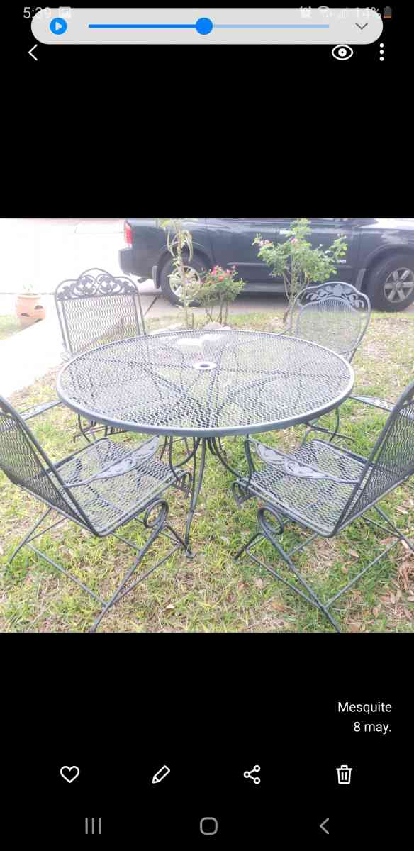 Mesa de patio con sillas Mesedoras  Sale - Dallas, Texas - FleaMarketBay