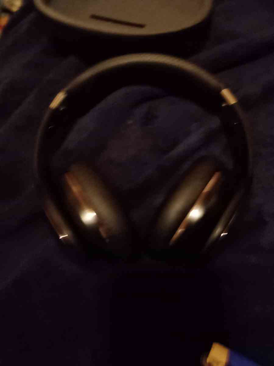 Samsung level on wired portable one ear headphones 35mm jack - Detroit, Michigan - FleaMarketBay