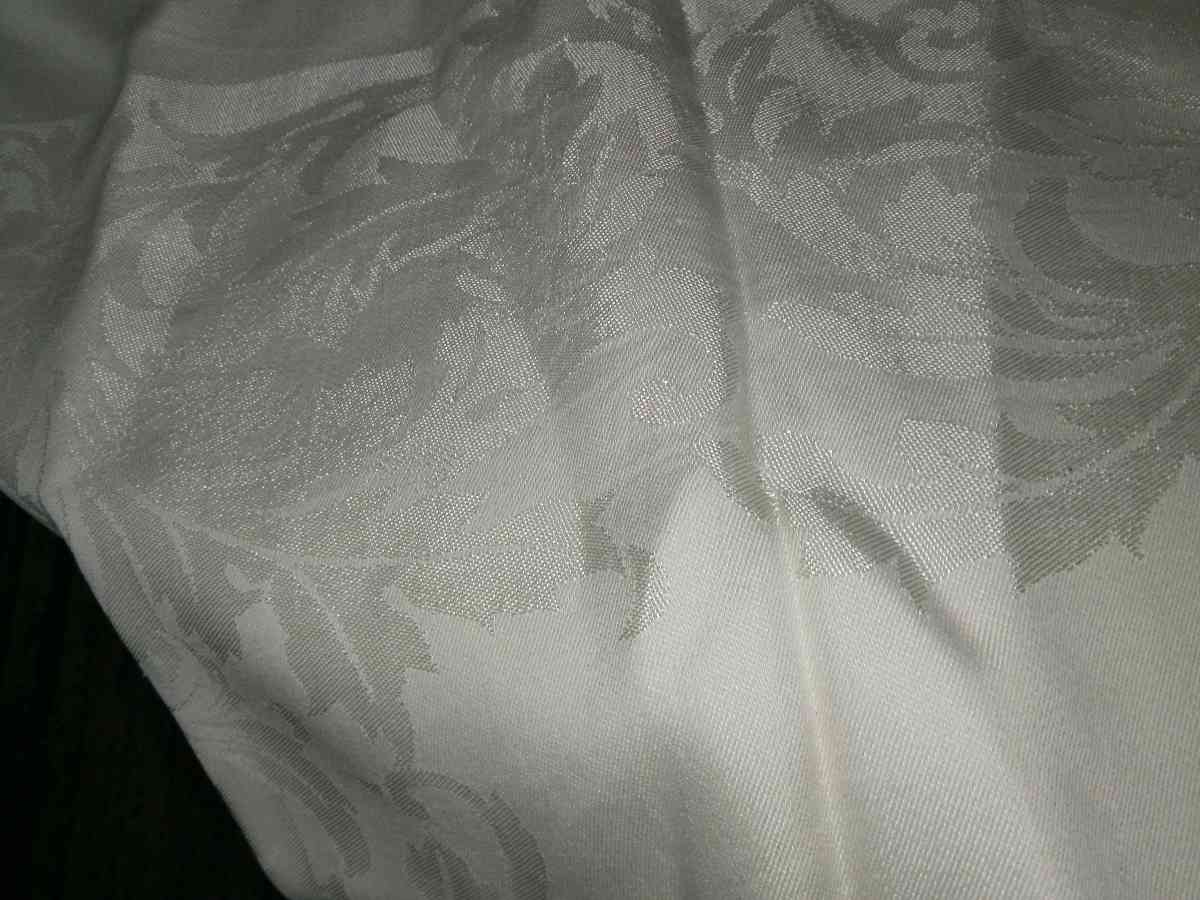 Vintage Linen Tablecloth and 8 napkins - Pawtucket, Rhode Island - FleaMarketBay