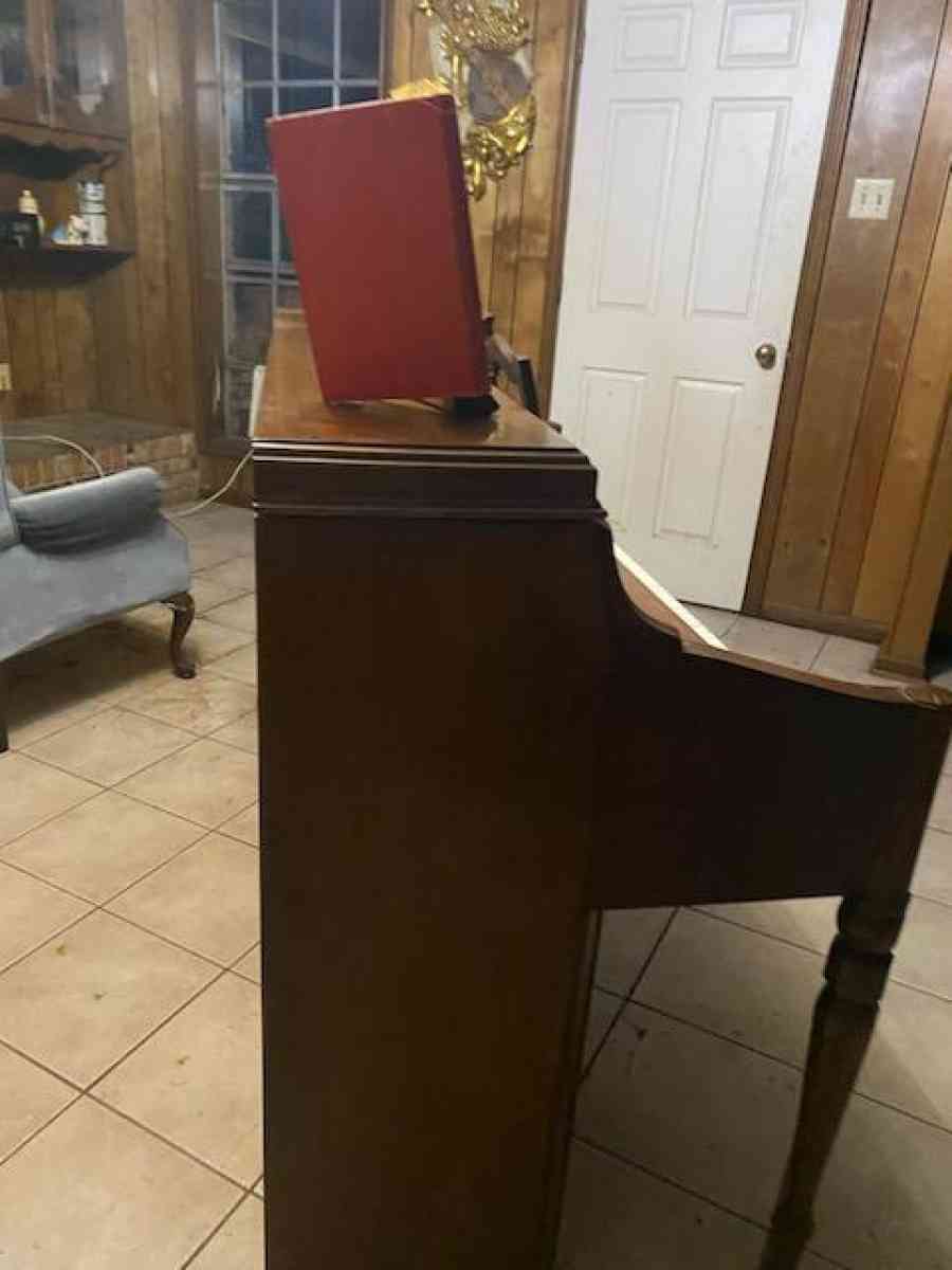 Vintage Piano Wurlitzer Original - Lafayette, Louisiana - FleaMarketBay