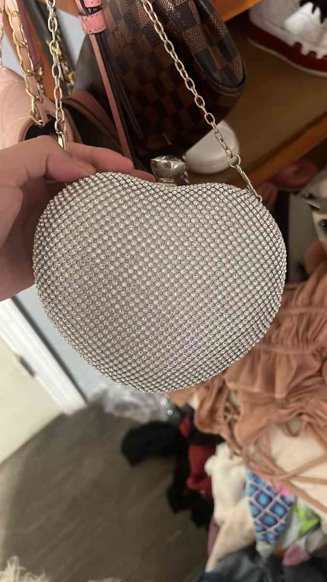cute diamond heart clutch - Alamo, Texas