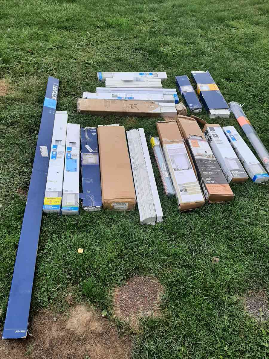 19 window blinds - Canton, Ohio