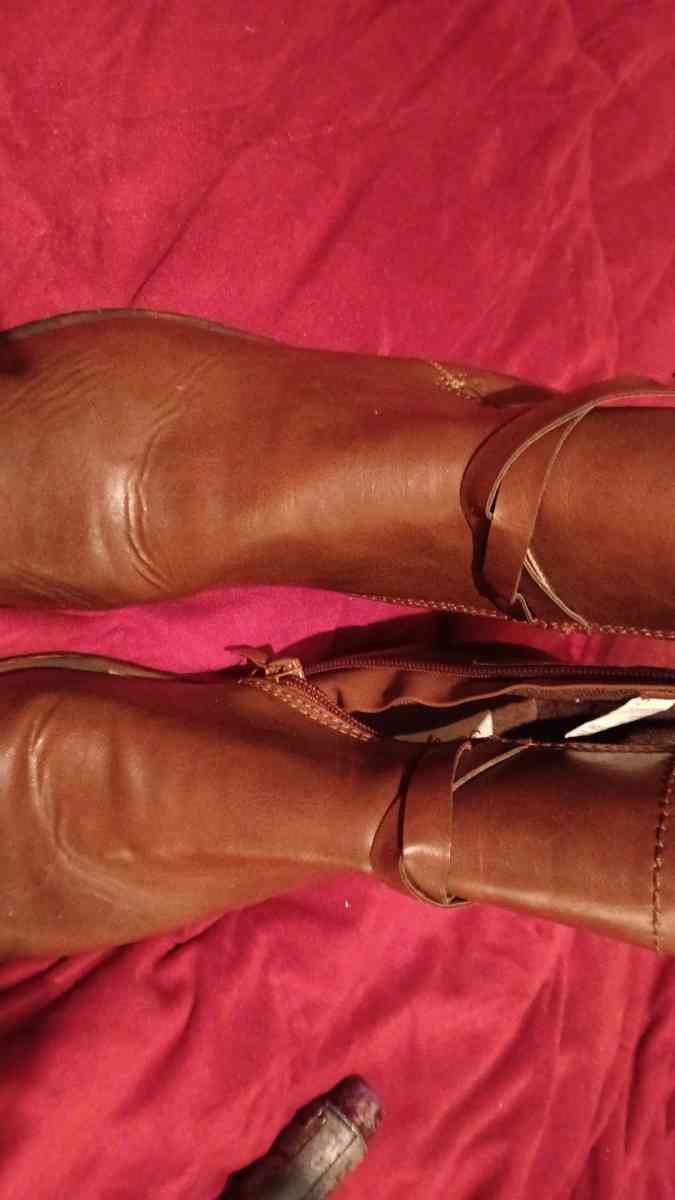 size 9 brown ankle paint boots - Seneca, South Carolina