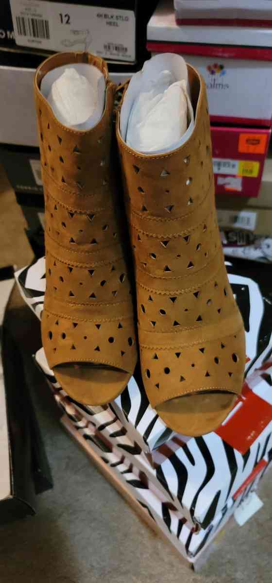Womens Heel Boots - Pensacola, Florida - FleaMarketBay