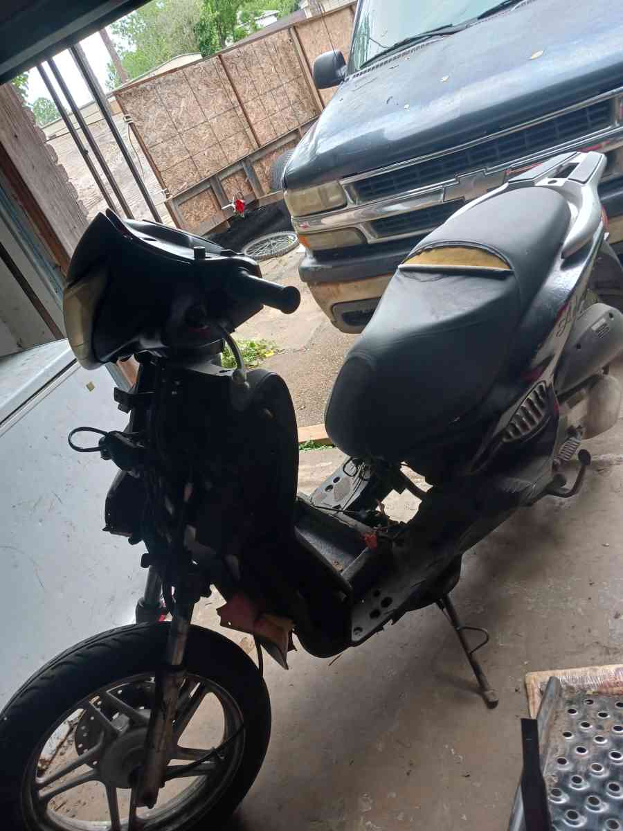 Im selling my moped runs fine - Houston, Texas - FleaMarketBay