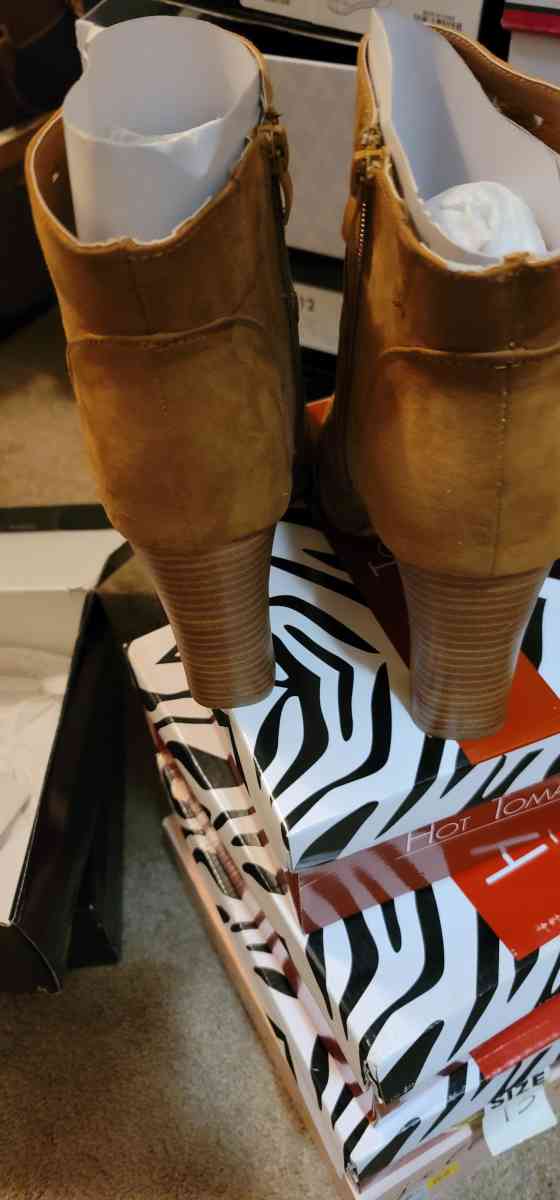 Womens Heel Boots - Pensacola, Florida - FleaMarketBay