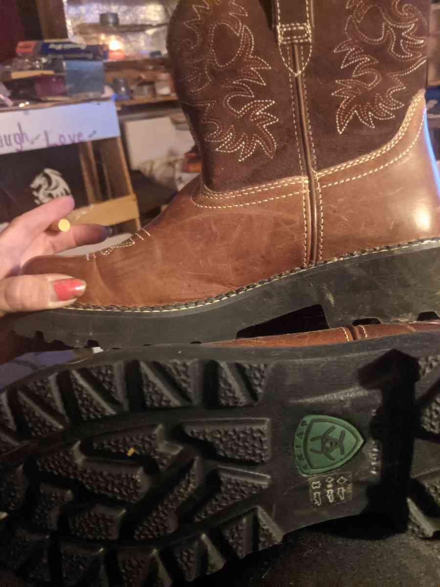 Womans like new Ariat boots - Fenwick, Michigan - FleaMarketBay