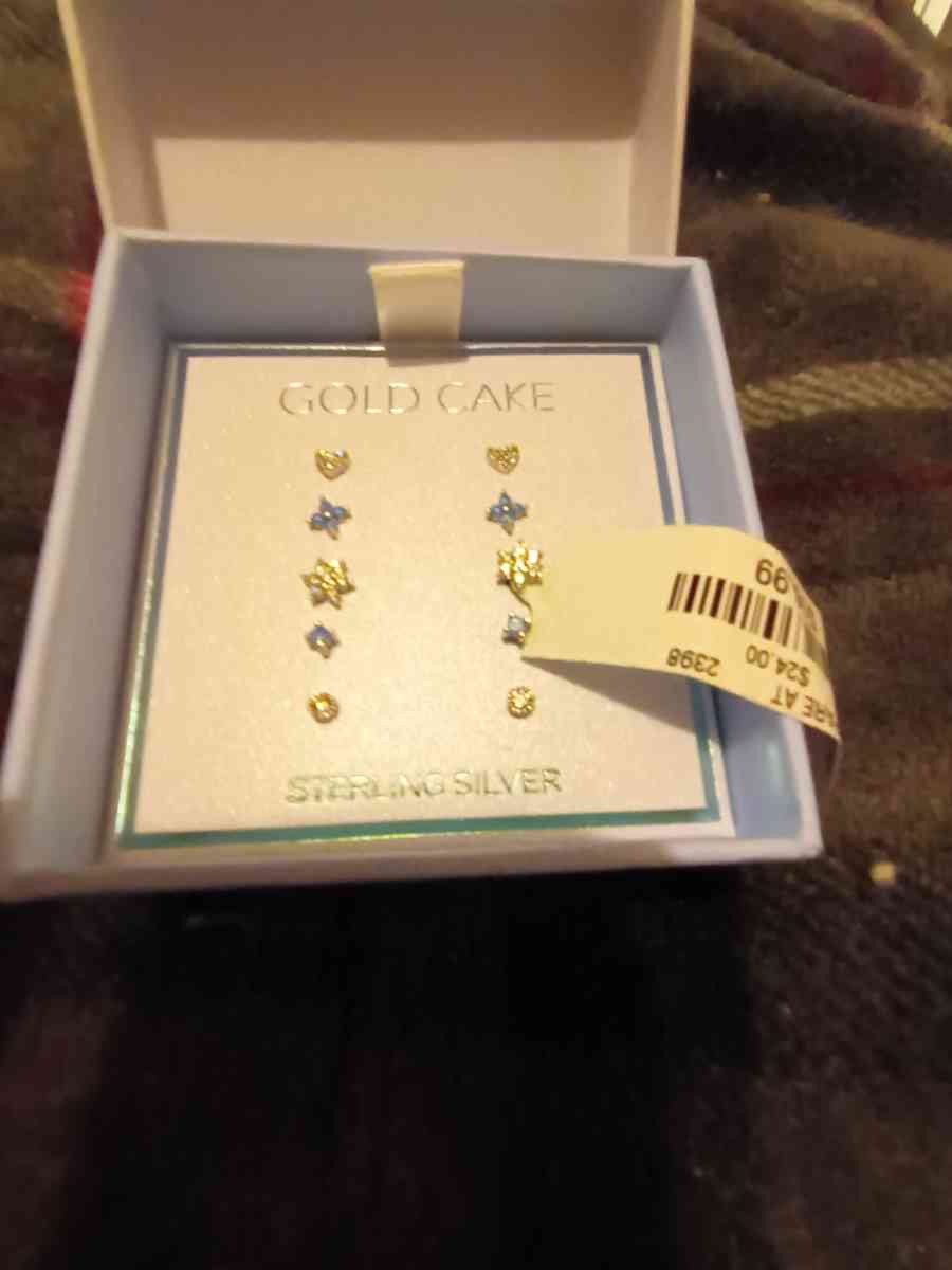 turn silver earrings baby blue - Pocatello, Idaho - FleaMarketBay