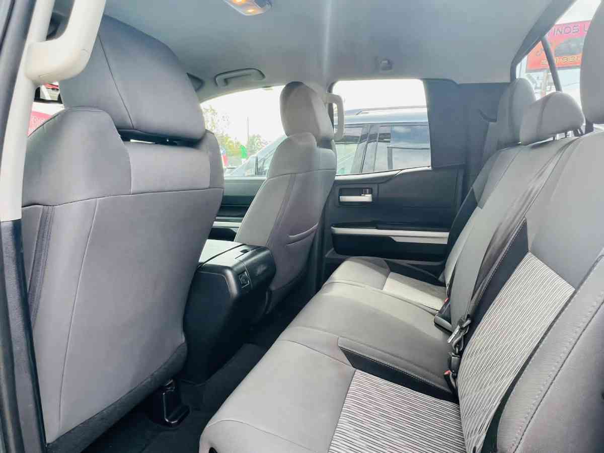 2017 Toyota Tundra 131k millas - Bryan, Texas - FleaMarketBay