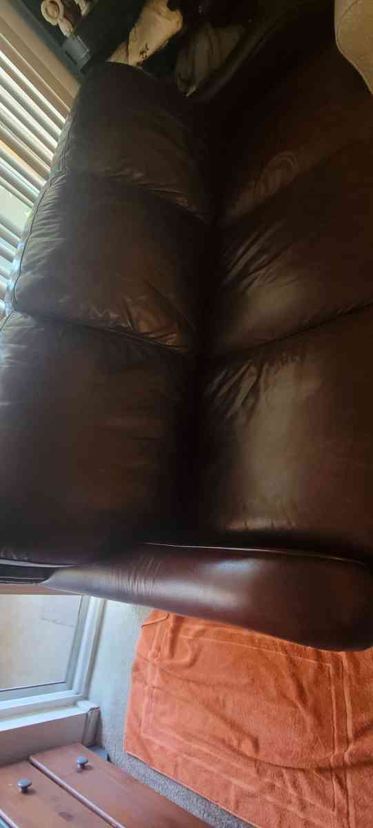 3 person couch - Morgan Hill, California - FleaMarketBay