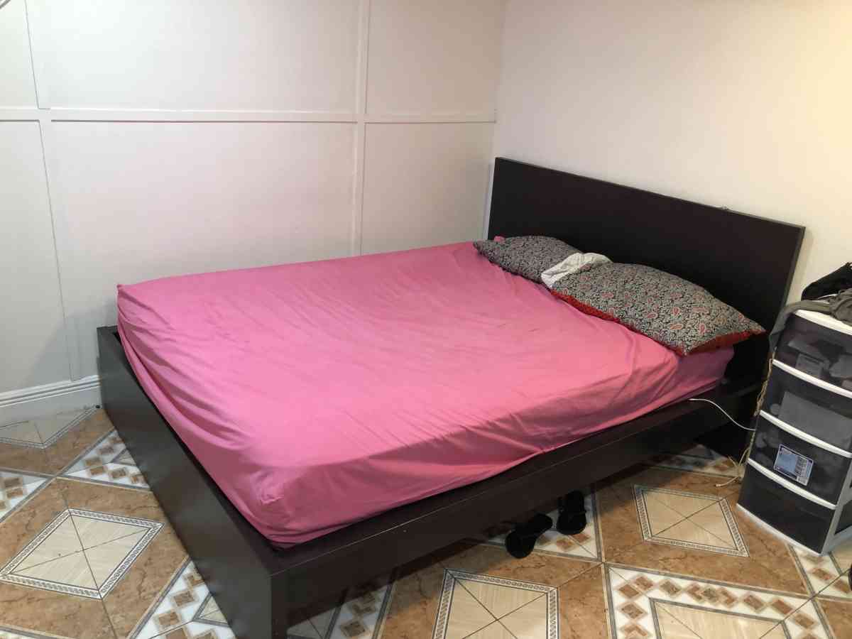 Queen bed - Miami, Florida - FleaMarketBay