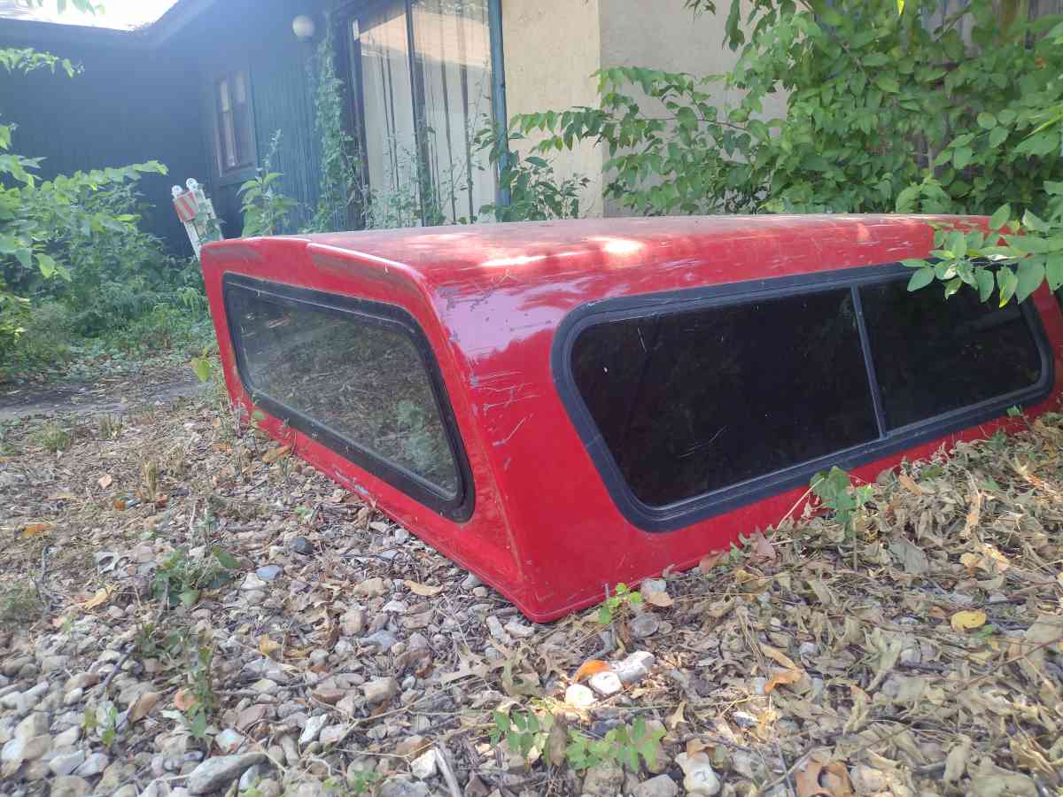 Red topper shell - Broken Arrow, Oklahoma - FleaMarketBay