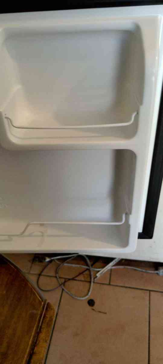mini refrigerator brand new never used - Barstow, California - FleaMarketBay