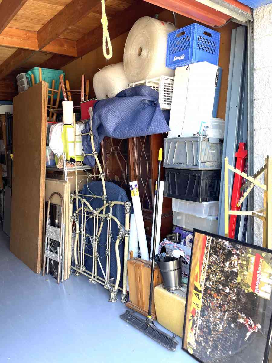 lots of Collectibles and antiques and lots of other items - Vacaville, California - FleaMarketBay