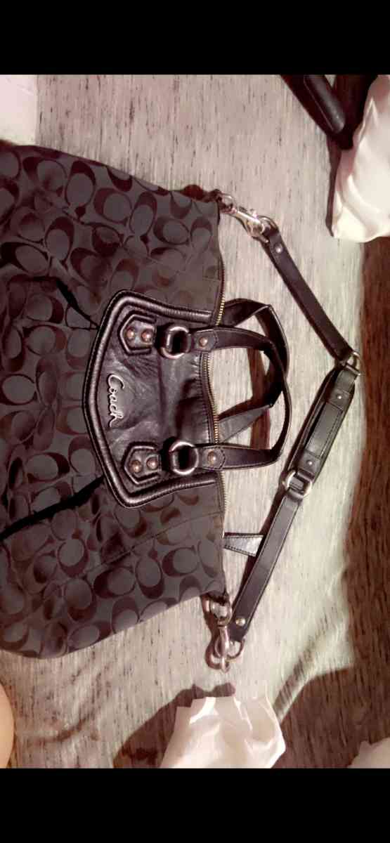Gorgeous Spacious Black Coach Bag - Alamo, Texas