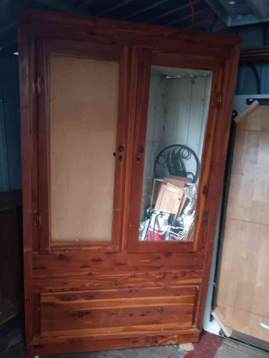 cedar sheffarobe - Lincoln, Alabama