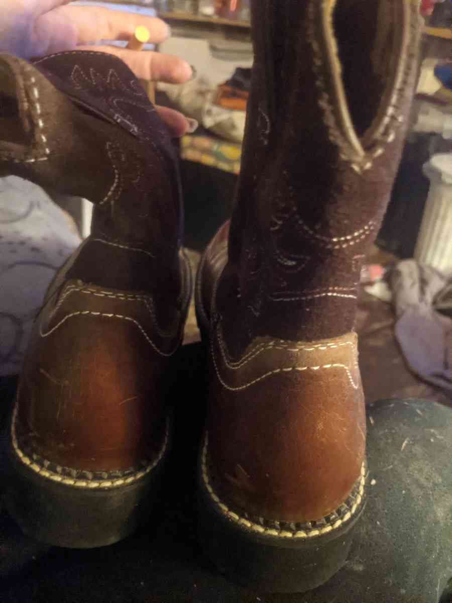 Womans like new Ariat boots - Fenwick, Michigan - FleaMarketBay