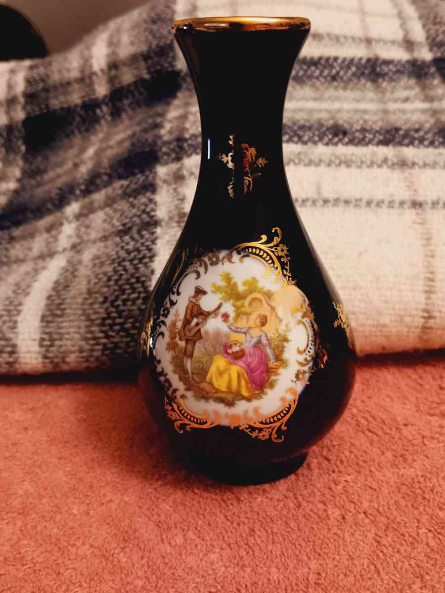 porcelain imperial limoges 22k gold and blue vase - Vinita, Oklahoma - FleaMarketBay