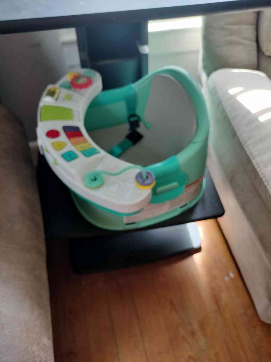 baby clothes chair and swing - Pleasant Garden, North Carolina