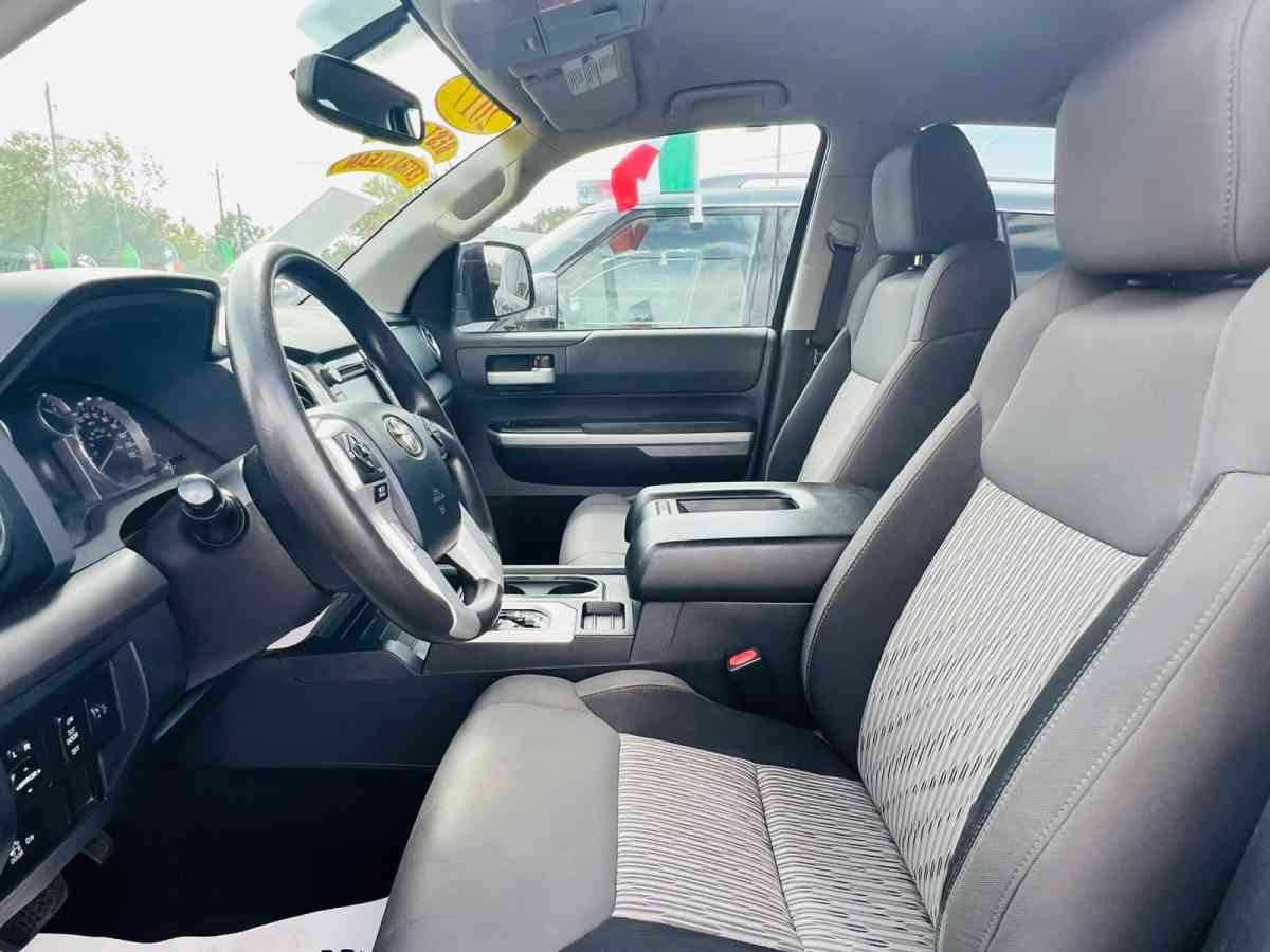 2017 Toyota Tundra 131k millas - Bryan, Texas - FleaMarketBay