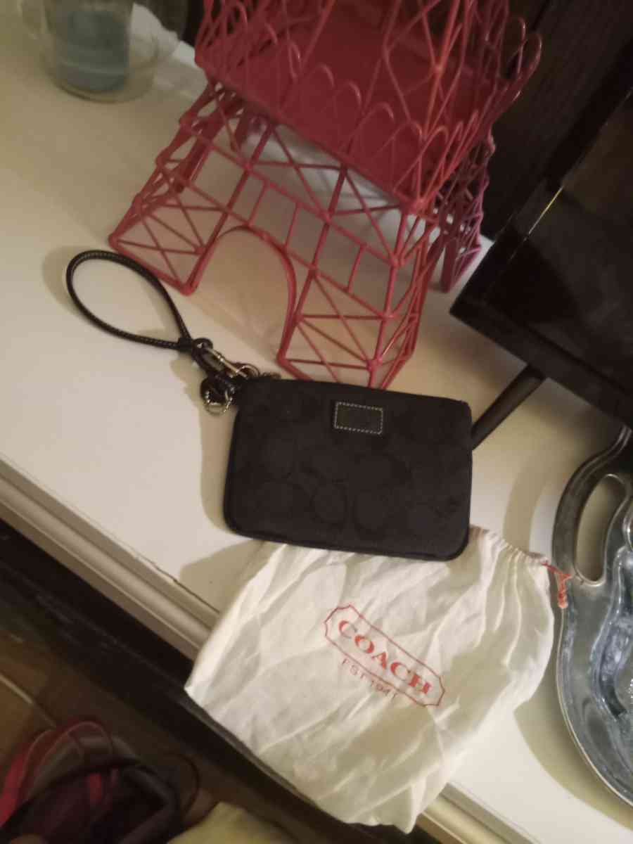 purses wristlet and wallets - Mansfield, Louisiana - FleaMarketBay