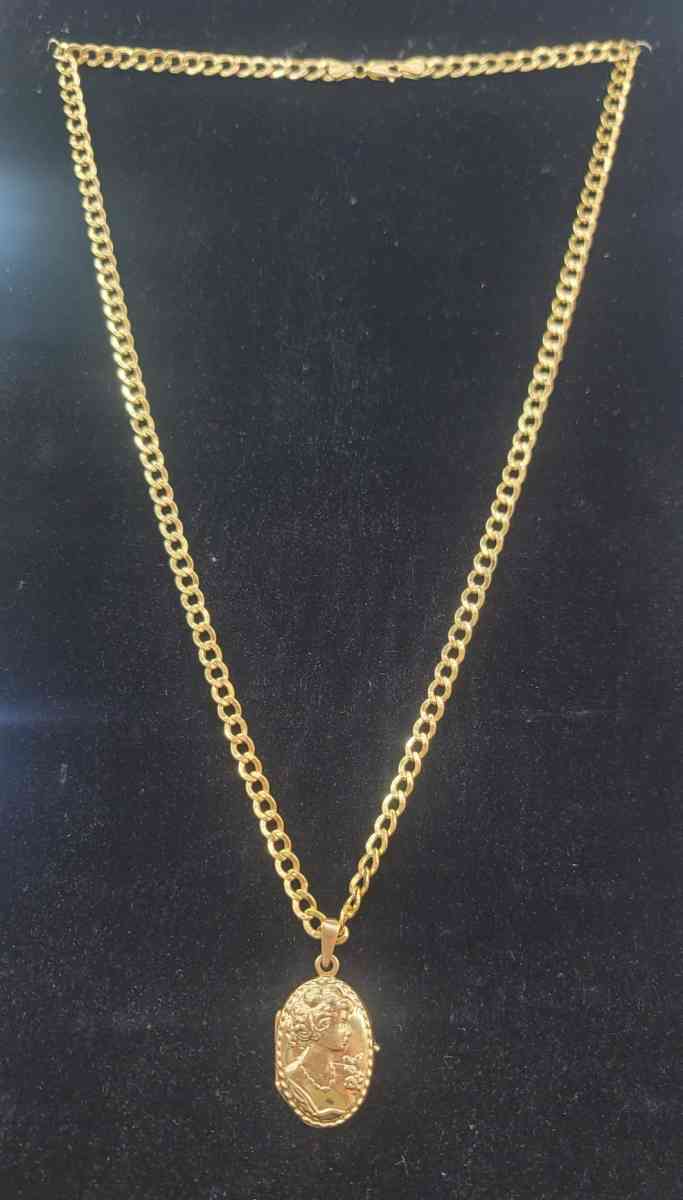 14K Gold Chain Hollow Cuban W Photo Charm 185 Grams 24 - Bronx, New York - FleaMarketBay