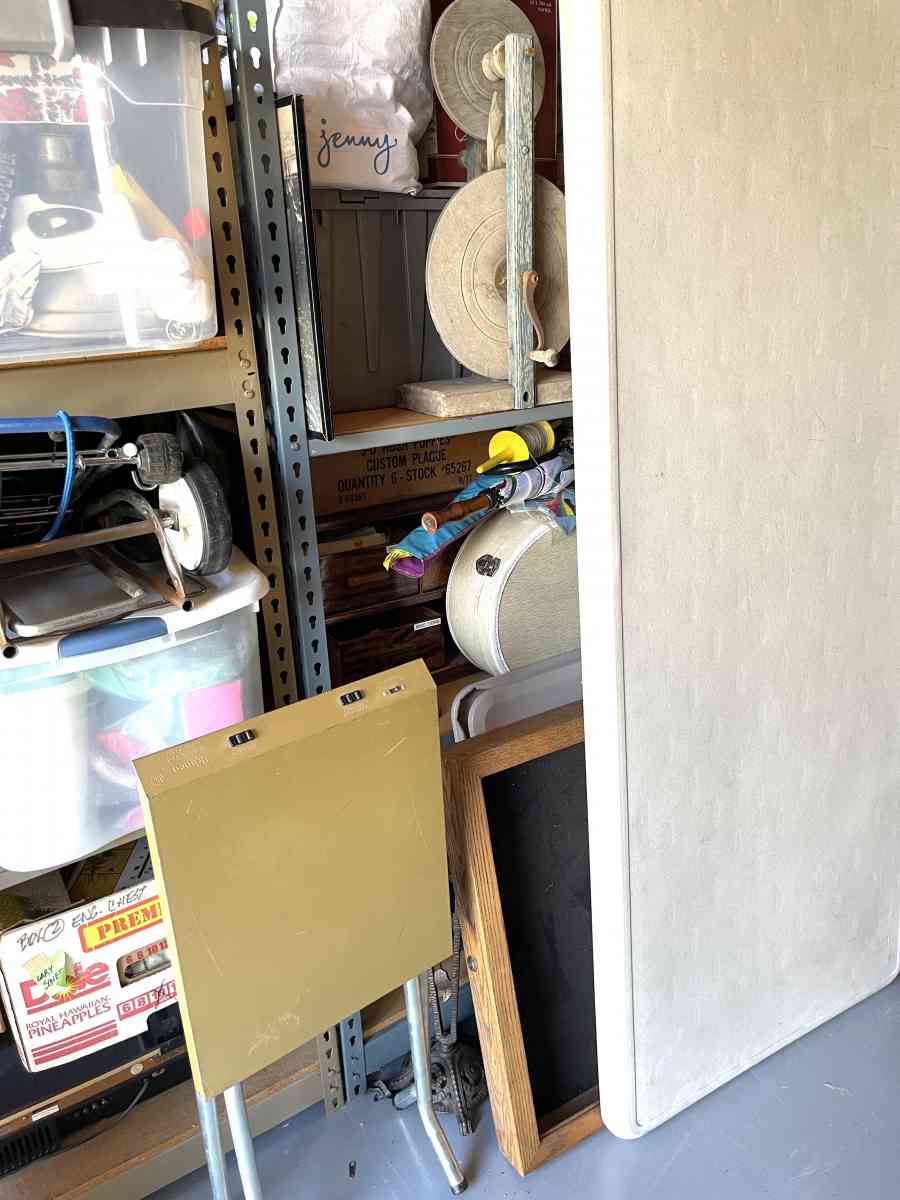 lots of Collectibles and antiques and lots of other items - Vacaville, California - FleaMarketBay