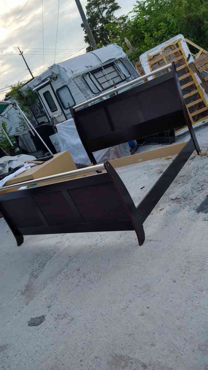 King size bed - Houston, Texas - FleaMarketBay