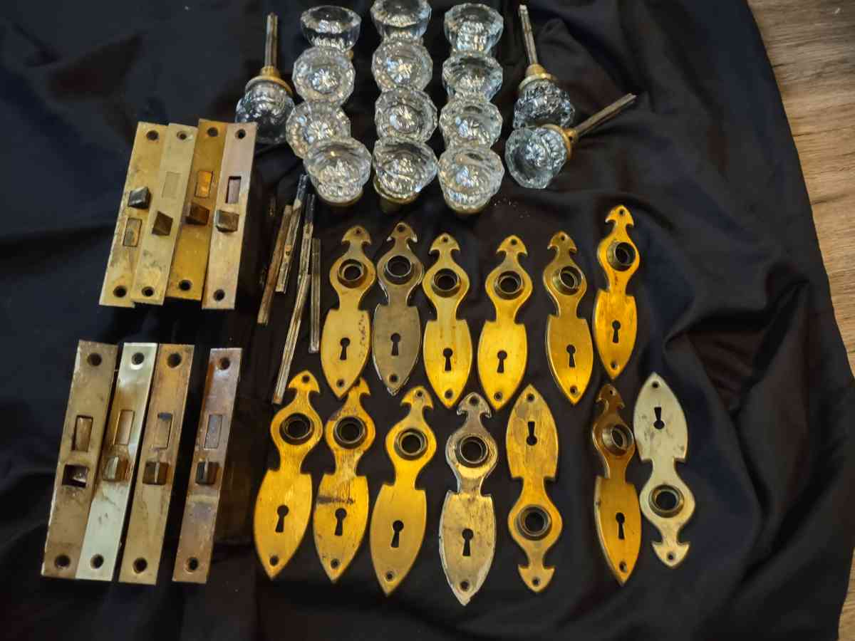 8 glass door knob sets - Spokane, Washington - FleaMarketBay