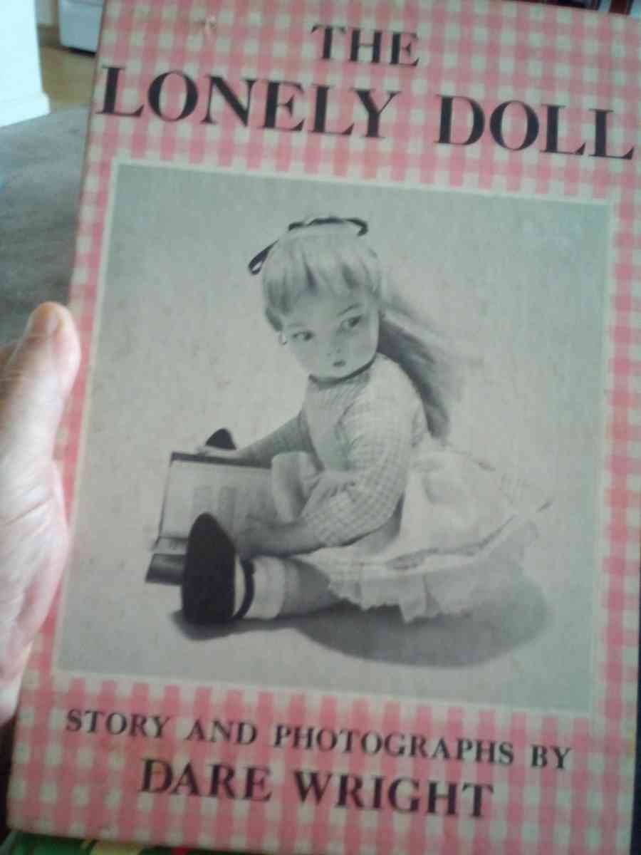hard back book of the lonely doll story and photos by Dare w - Fort Oglethorpe, Georgia