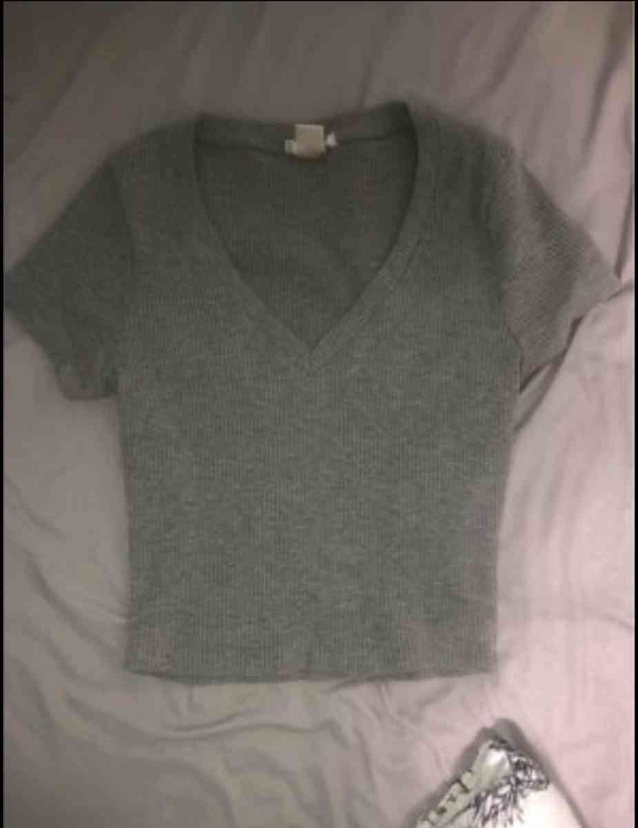 crop tops - Phelan, California