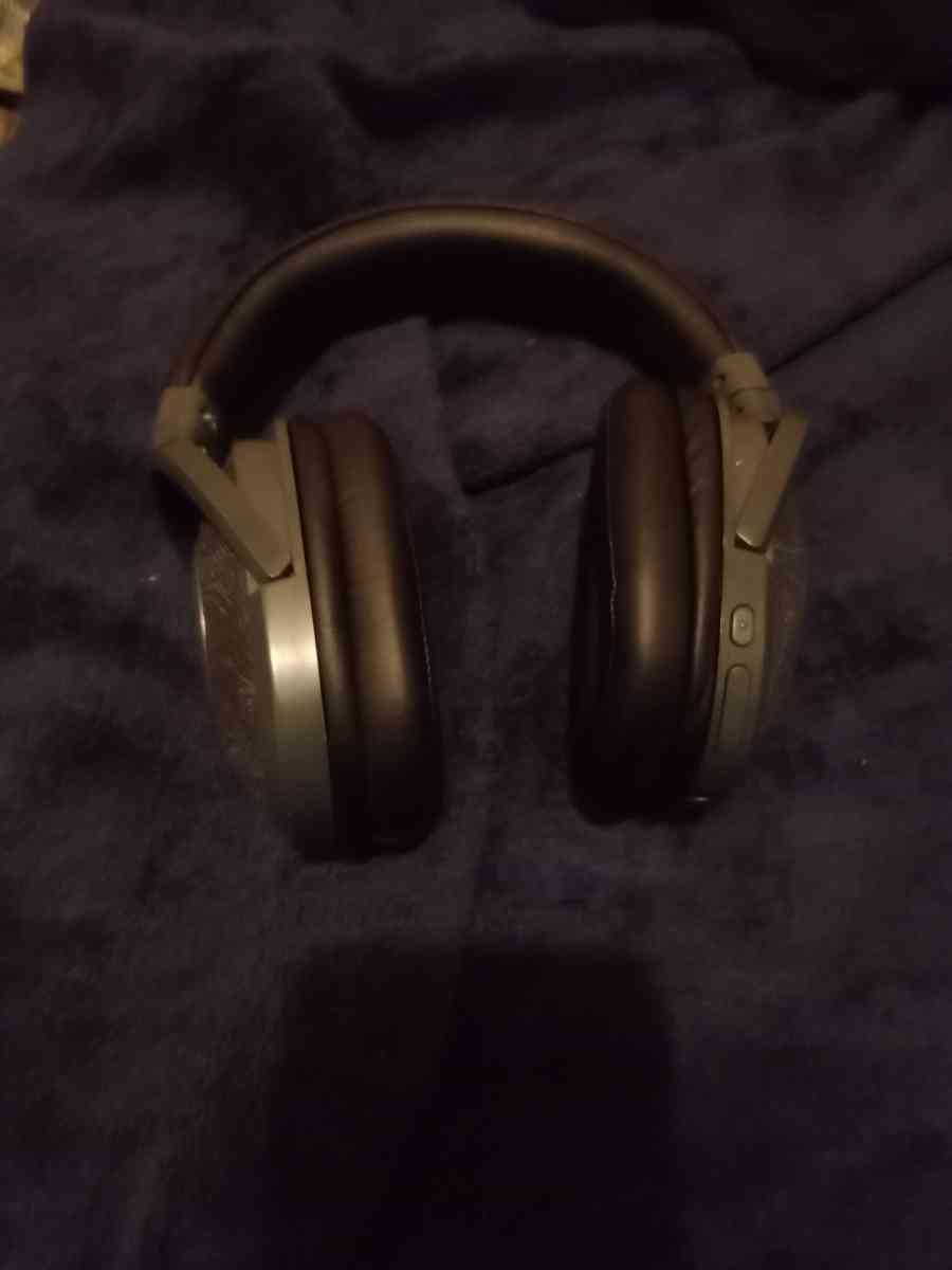 boAt Rockerz Bluetooth headphones over ear wireless with mic - Detroit, Michigan - FleaMarketBay