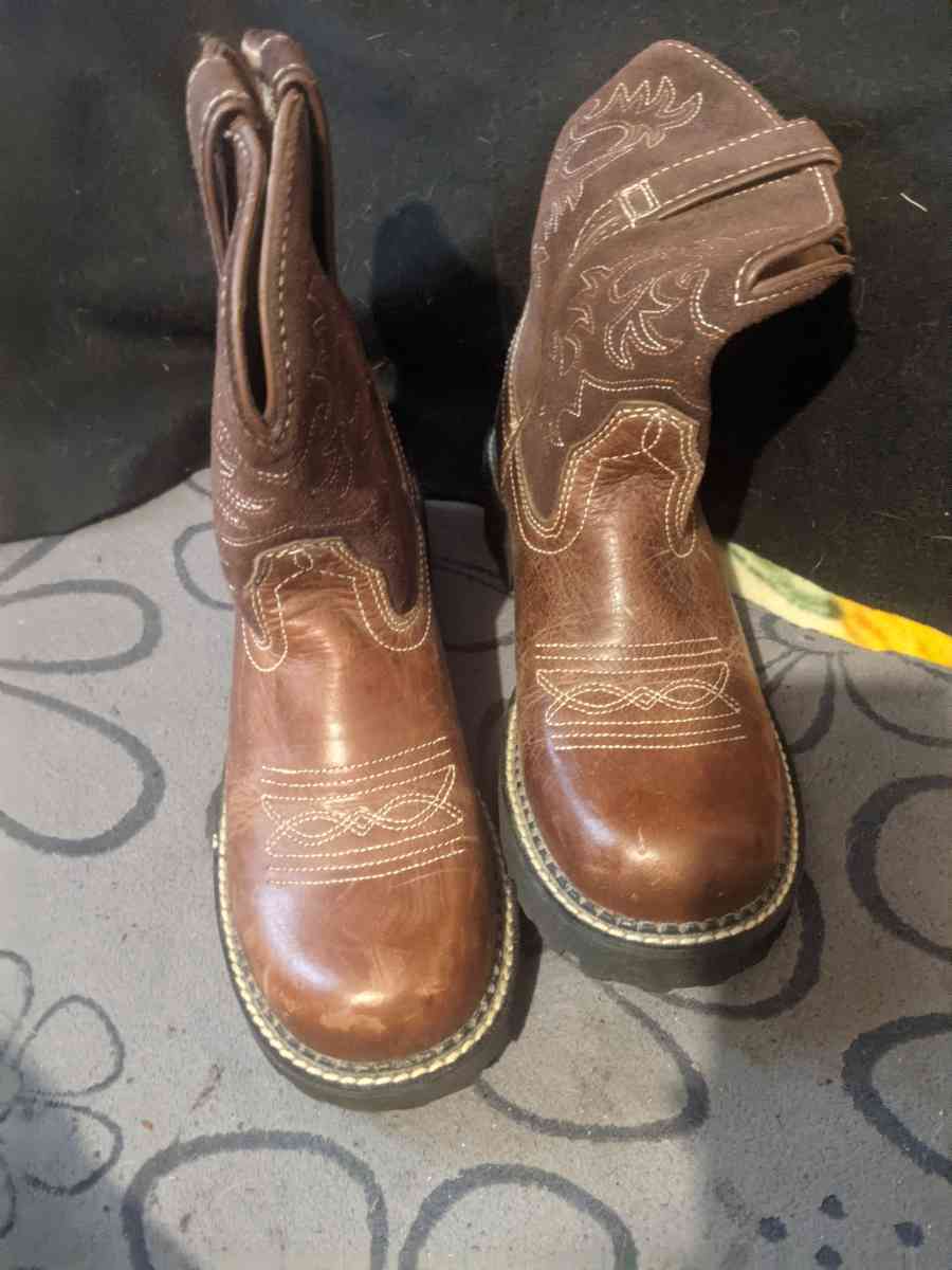 Womans like new Ariat boots - Fenwick, Michigan - FleaMarketBay