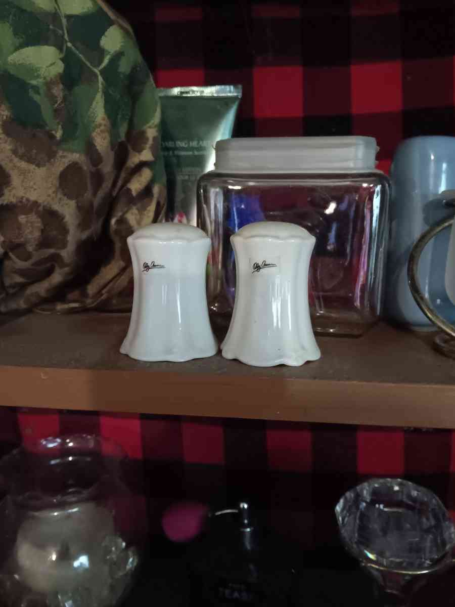 salt and pepper shakers