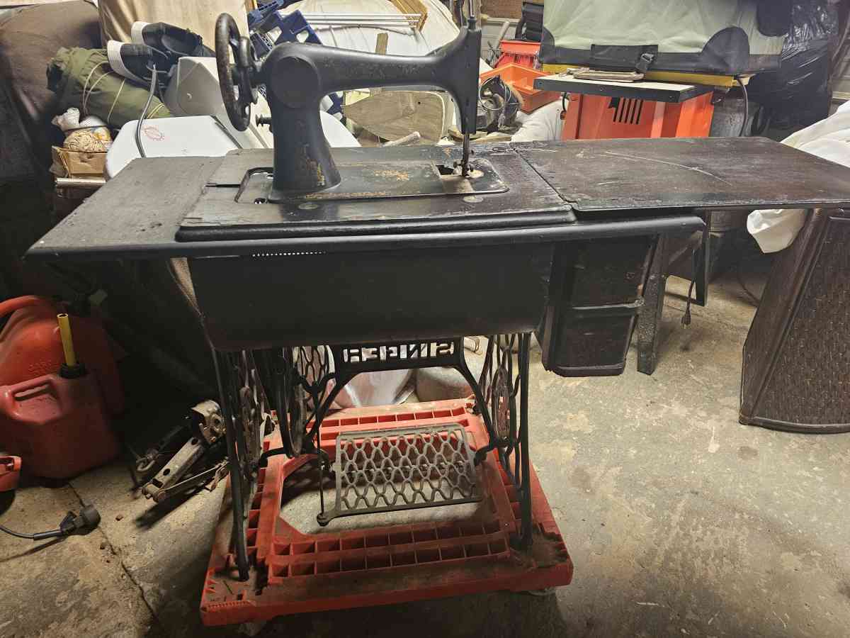 A LIL BIT OF EVERYTHING - Fairview, North Carolina - FleaMarketBay