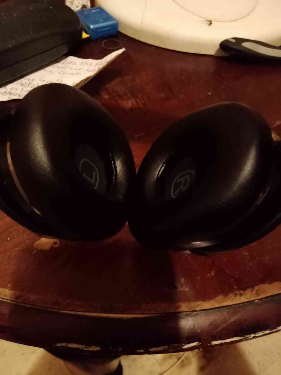 Samsung level on wired portable one ear headphones 35mm jack - Detroit, Michigan - FleaMarketBay