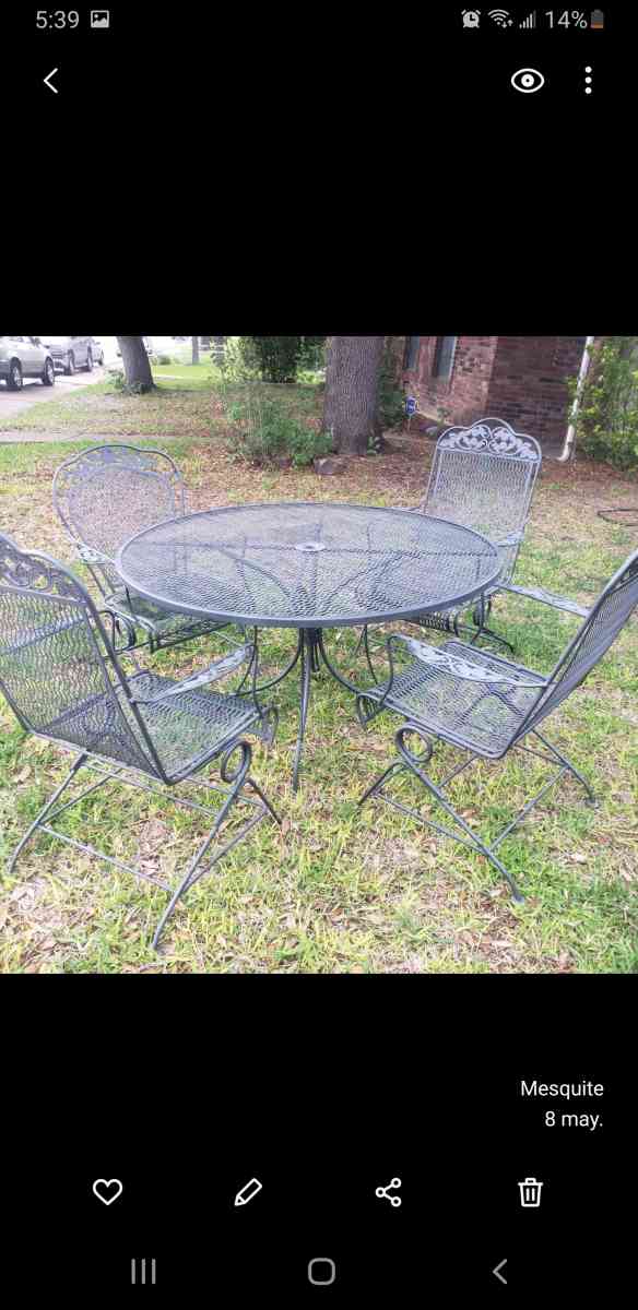 Mesa de patio con sillas Mesedoras  Sale - Dallas, Texas - FleaMarketBay