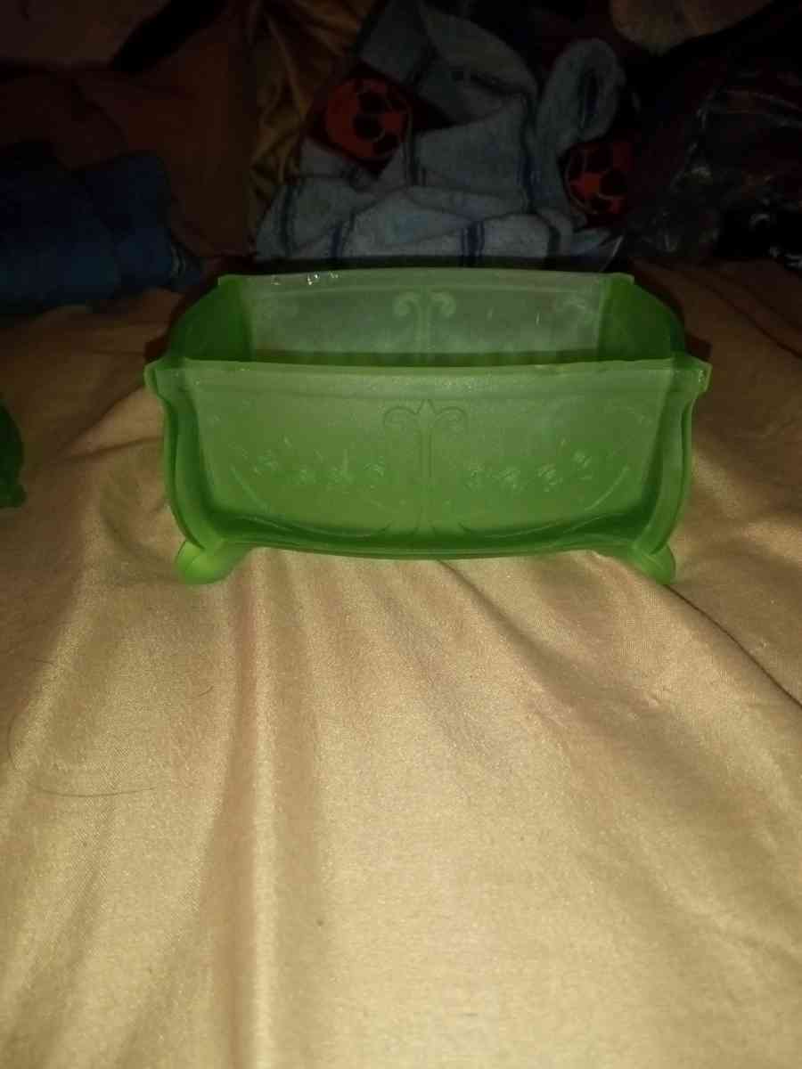 new Martinsville Martha Washington green glass powder jar - Roanoke, Virginia - FleaMarketBay