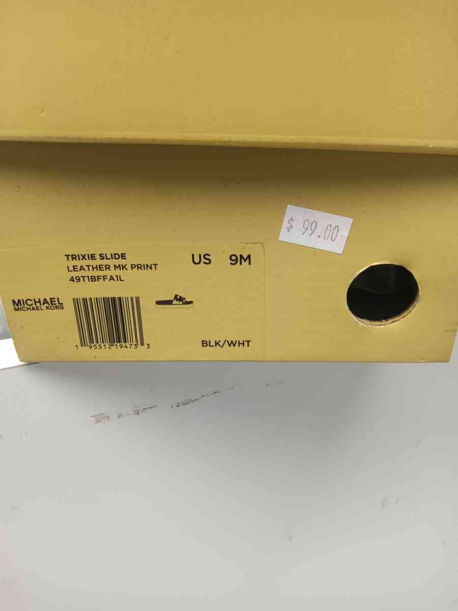mk slides sizes 9 and 10 - Norfolk, Virginia - FleaMarketBay