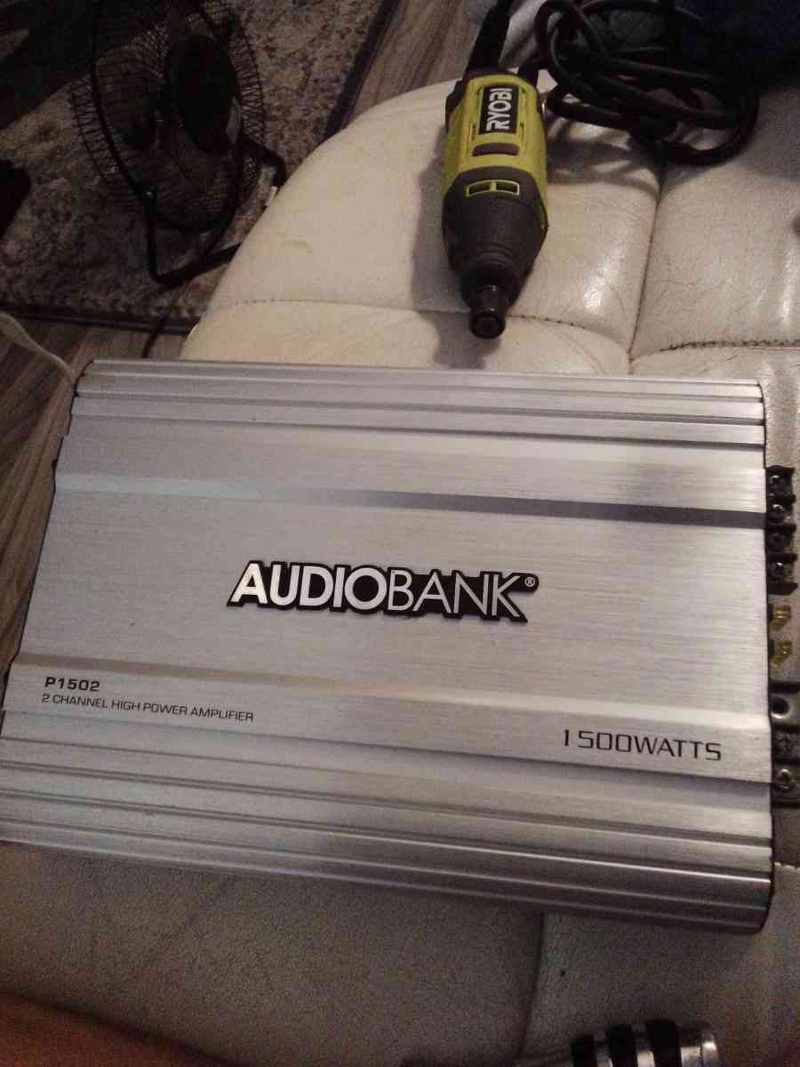audiomax 1500 watt amp - Hudson, Florida - FleaMarketBay