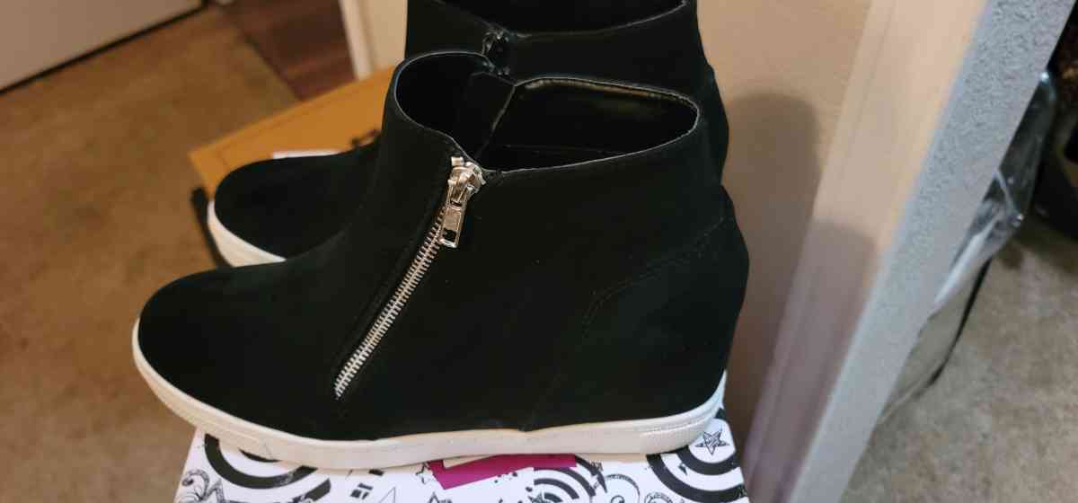 Womens causal Boots - Pensacola, Florida - FleaMarketBay