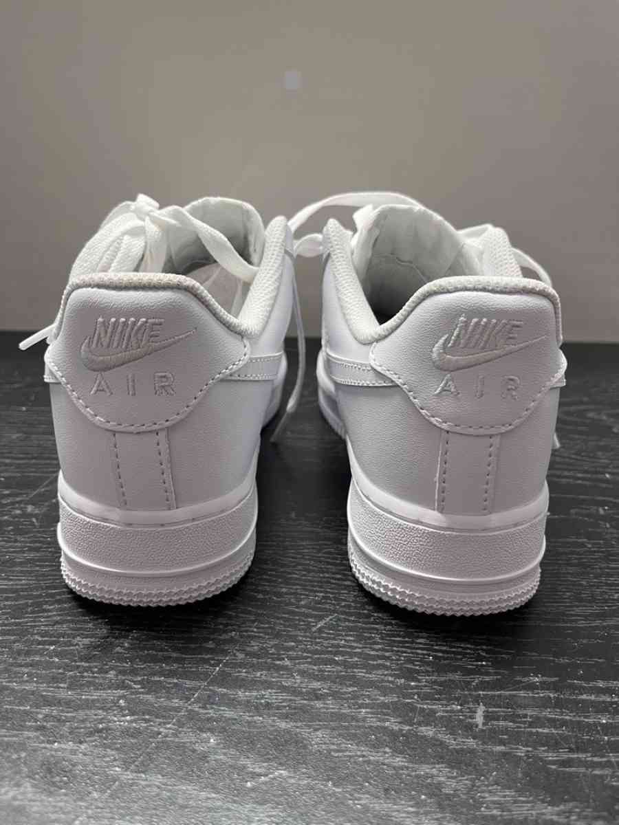 Air Force 1 women sz 7 - Paterson, New Jersey - FleaMarketBay