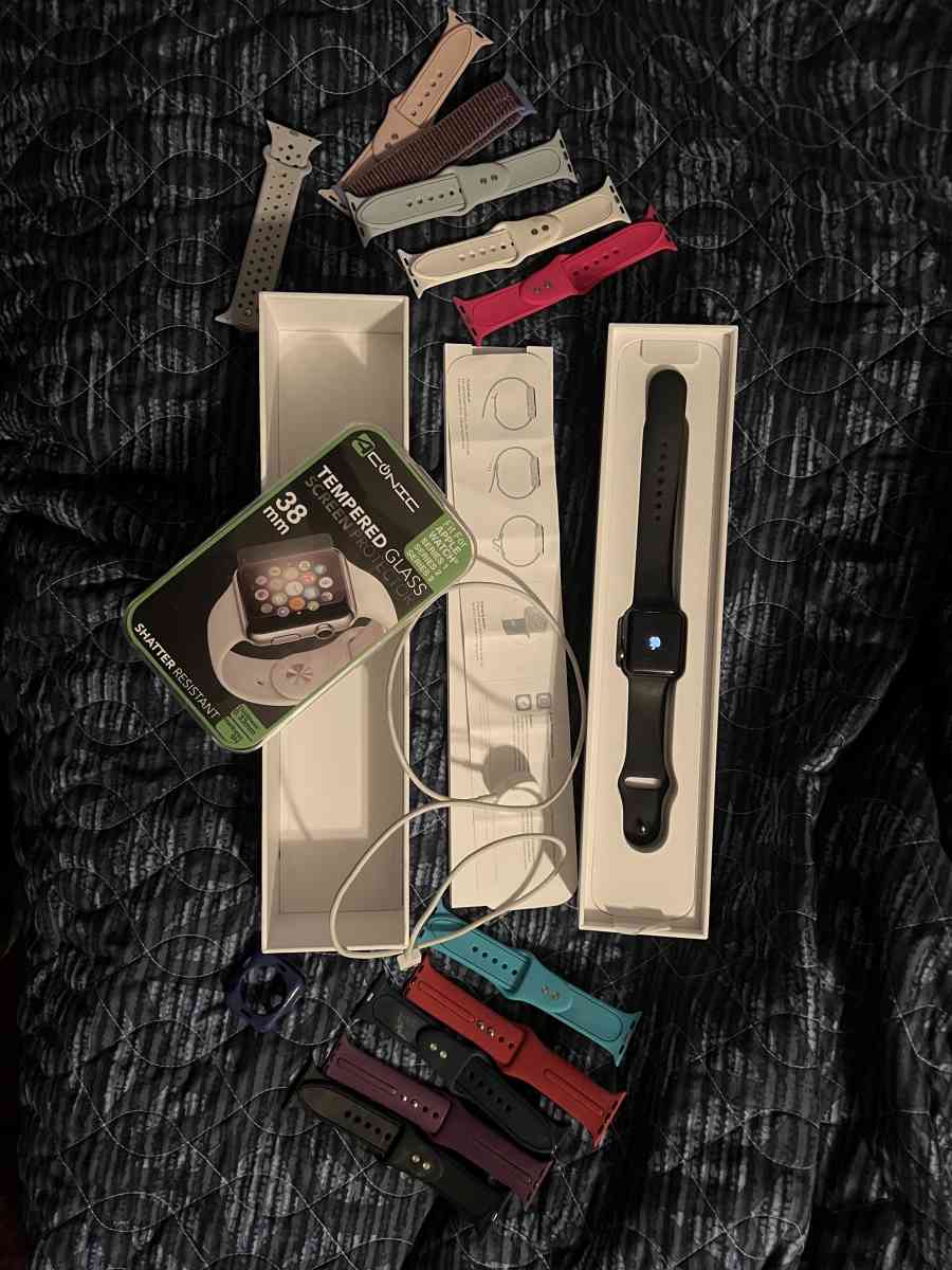 Apple Watch Series 3 38mm - Clever, Missouri - FleaMarketBay