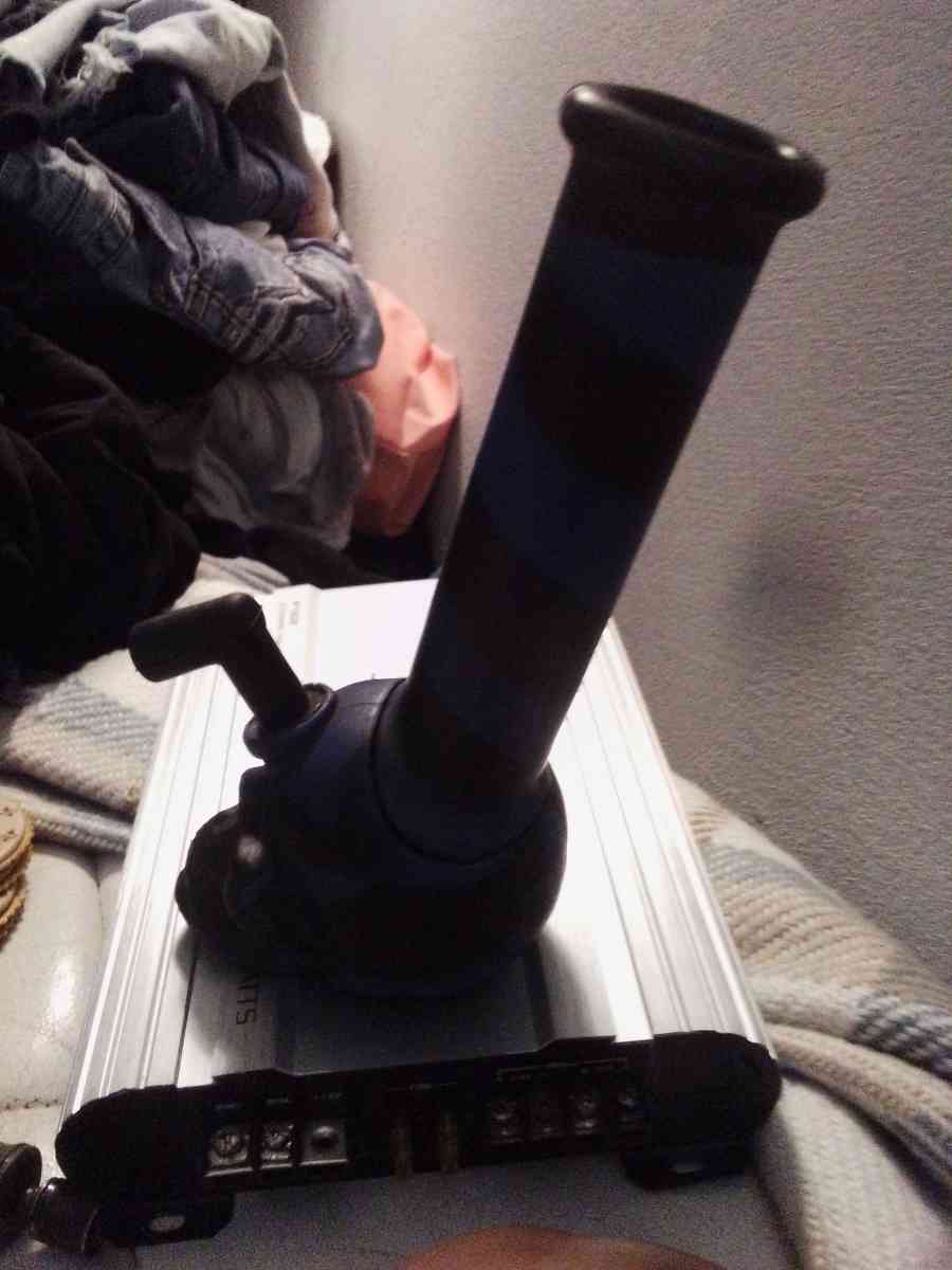 dark blue skull bong - Hudson, Florida - FleaMarketBay